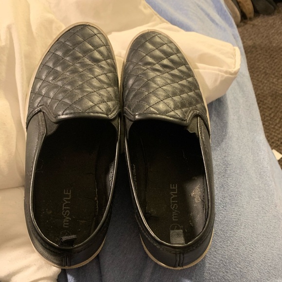 Quilted Slid Ons - Picture 2 of 7